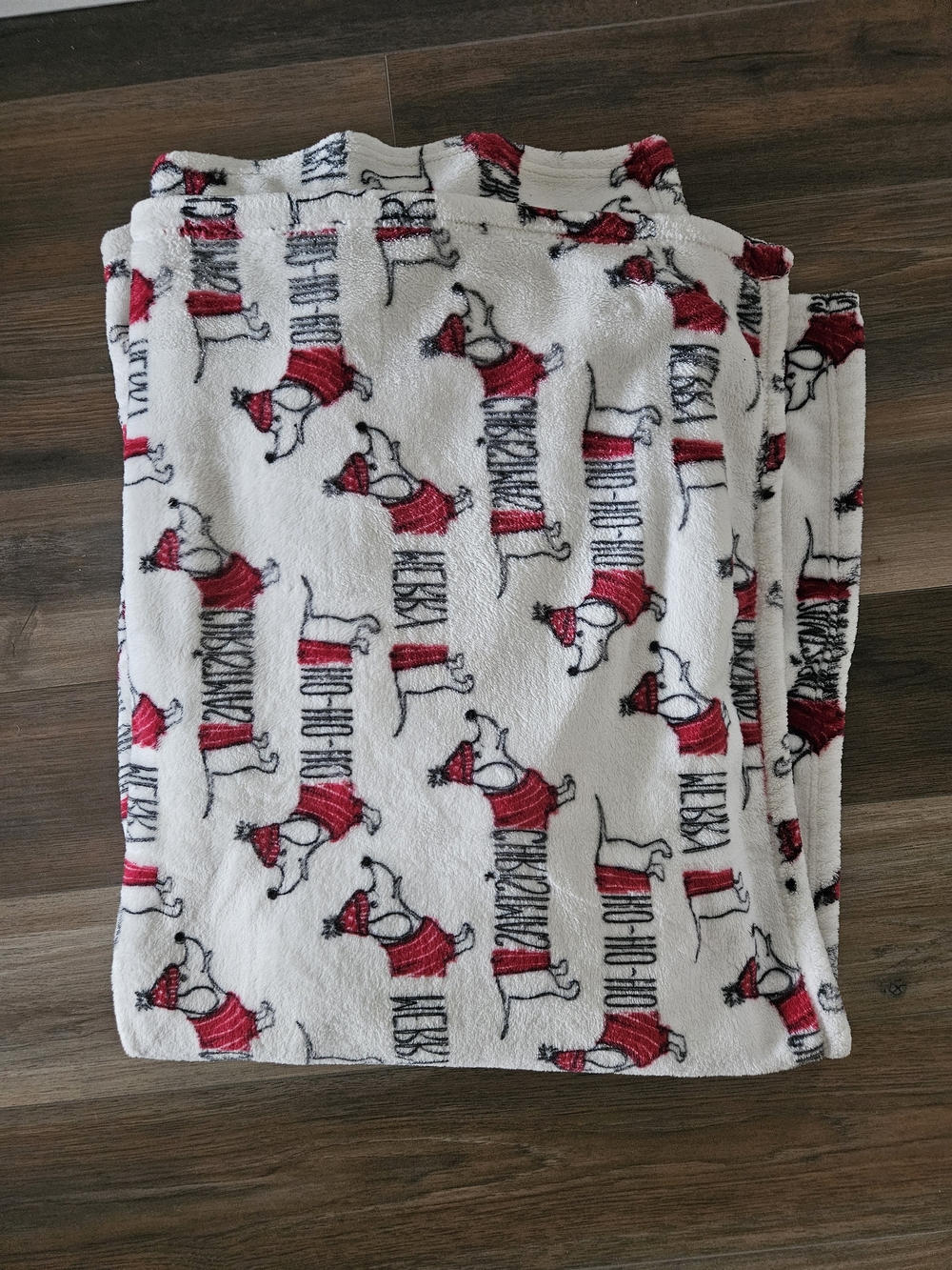 T.J.Maxx White Fleece Throw with Red Dog Motif